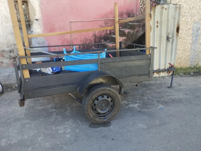 Vendo carrocinha grande e reforçada