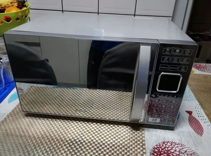 Microondas espelhado Philco 25 litros semi novo