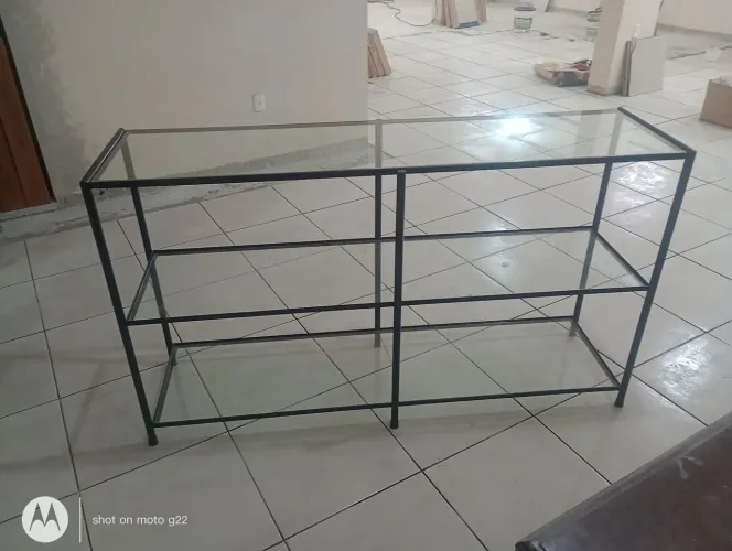 Balcão de ferro com vídro