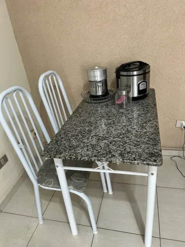 Mesa de mármore 100cm x 60cm com 4 cadeiras