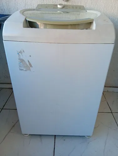 Vendo Máquina De Lavar BRASTEMP 11 kilos muito conservada. Pra sair rapido