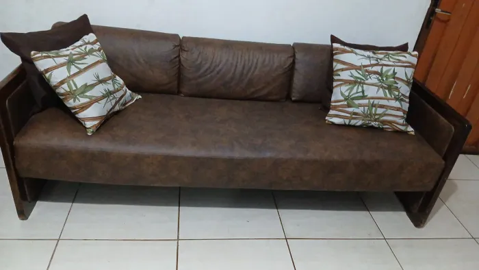 Sofá  3 lugares corino 800 mesa decoração 260 meleteira 80