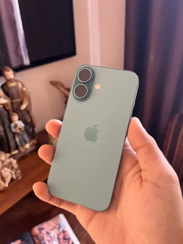 iPhone 16