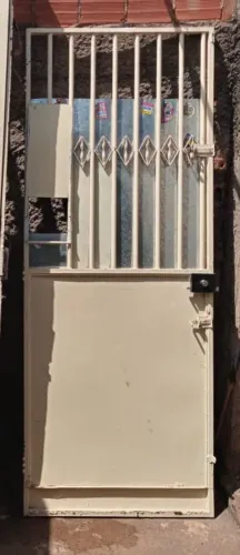 Porta de ferro