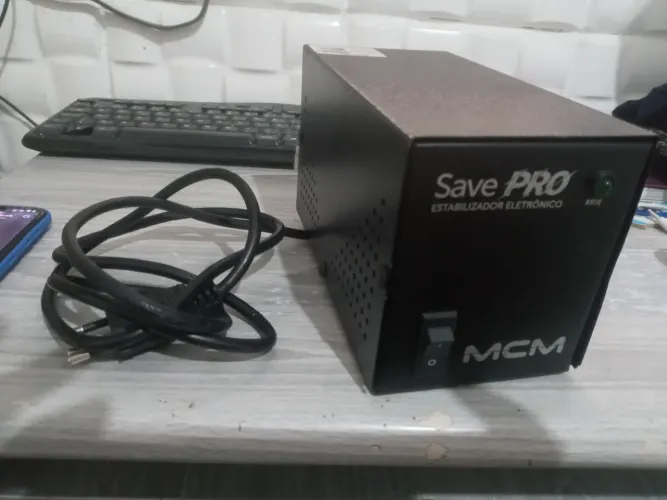 Estabilizador MCM Save Pro 300VA Bivolt - Seminovo