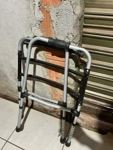 Andador geriátrico 