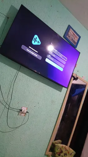 Tv smart Android 32 polegadas pouco tempo de uso