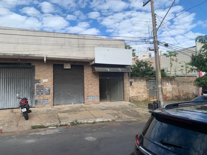 Lote à venda com Estrutura completa : 2 Barracões + 2 salas comerciais