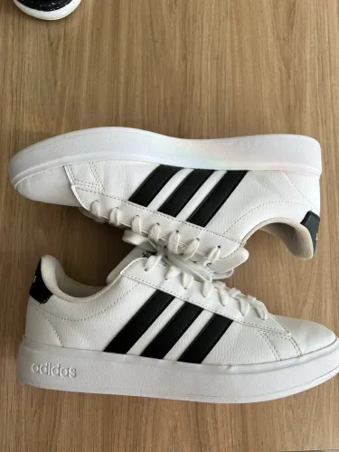 Tênis adidas casual 37