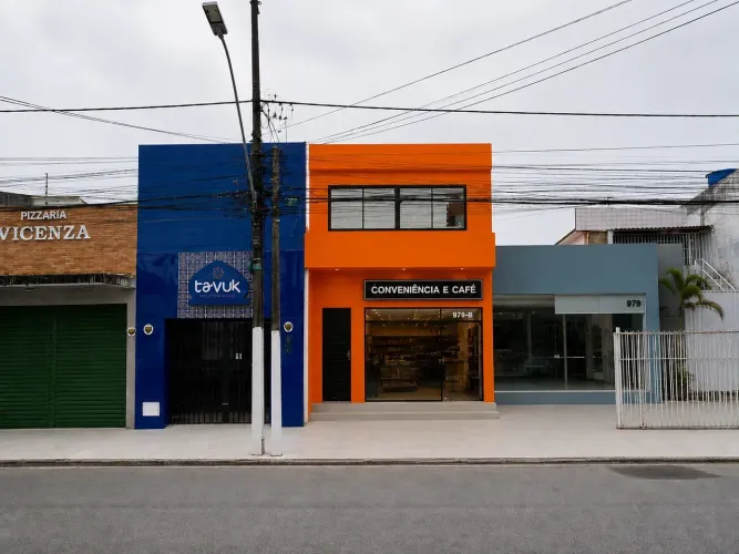 Três salas comerciais/escritórios para aluguel em Pajuçara - Maceió - AL.