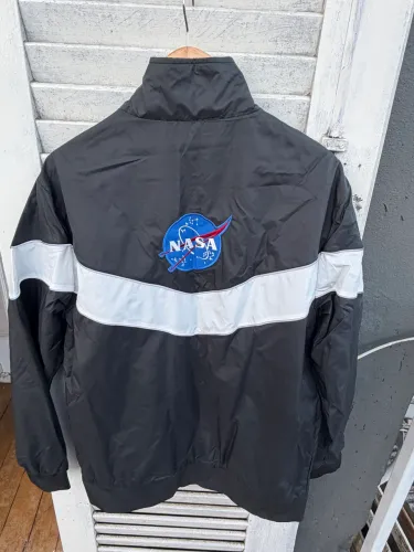 Jaqueta NASA preta tamanho P 