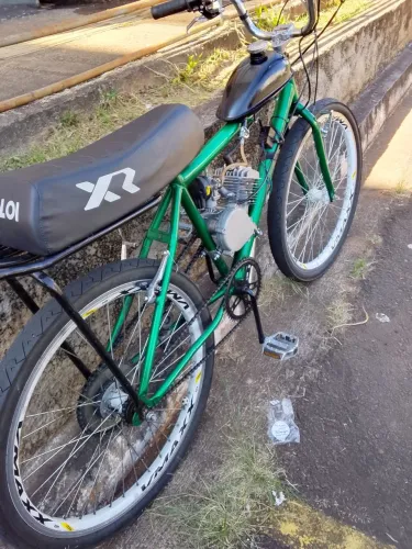 Bicicleta com motor 50 cc