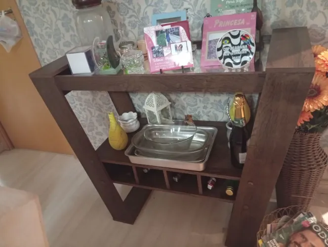 Vende-se um Rack e um aparador 