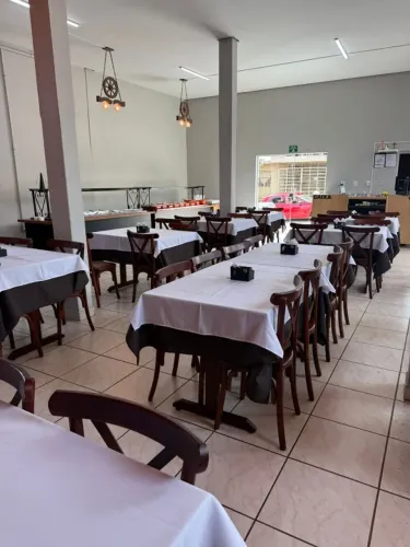 Moveis super novos restaurante completo!!!