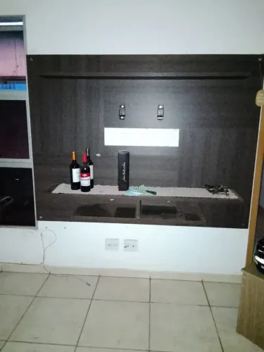 Painel para tv grande com prateleira
