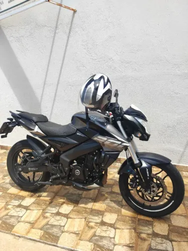 Bajaj Dominar 200 (2023) - Excelente Estado e baixo Km