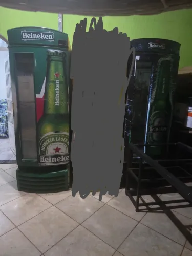 Cervejeira Expositora Vertical - Heineken e Budweiser