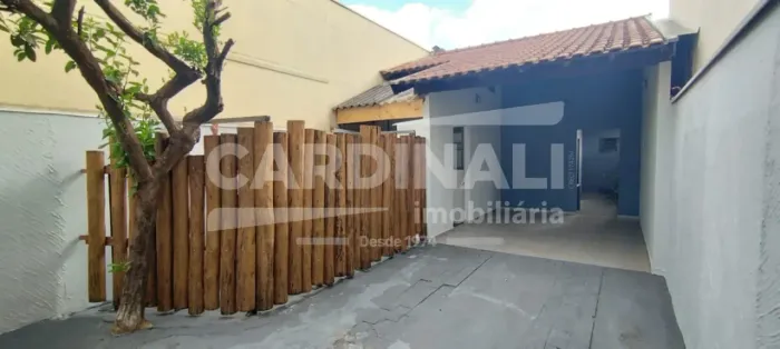 Aconchegante Residência com 2 Dormitórios, Jardim Privativo, para venda na Santa Terezinha