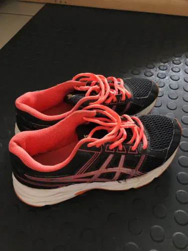 Tênis ASICS, tam. 35