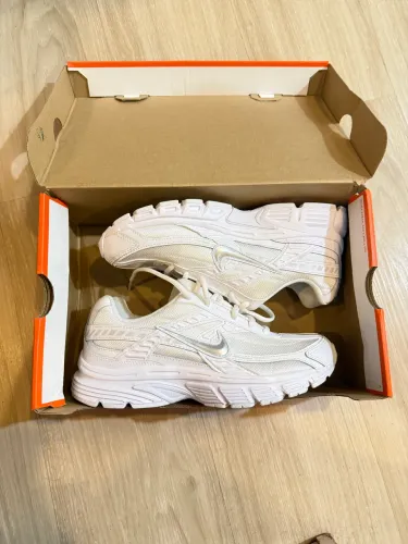 Tênis Nike initiator branco