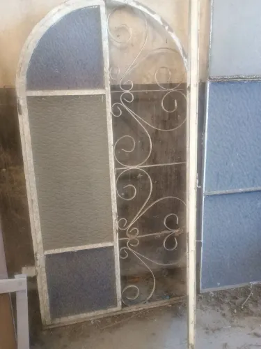 Vendo janela antiga capelinha