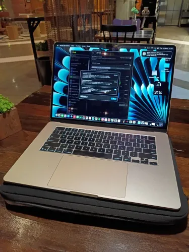 MacBook Air Apple, M4, 15", 16Gb RAM , 256 Gb de armazenamento 