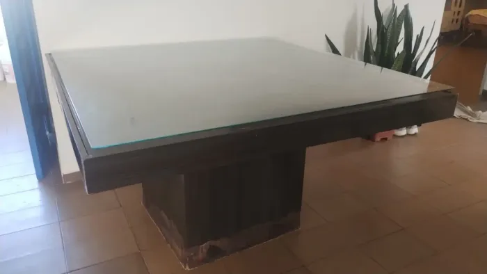 Mesa com tampo de vidro