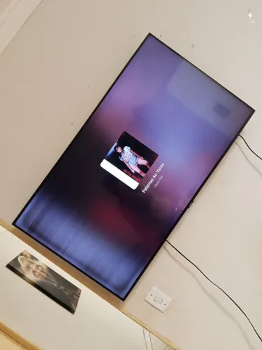 TV 55 polegadas smart com Detalhe na tela 