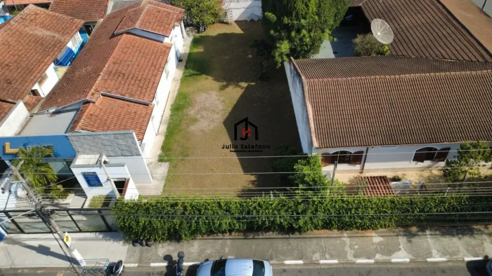 Terreno Comercial c/ área de 300,00m² no bairro São Benedito em Pindamonhangaba