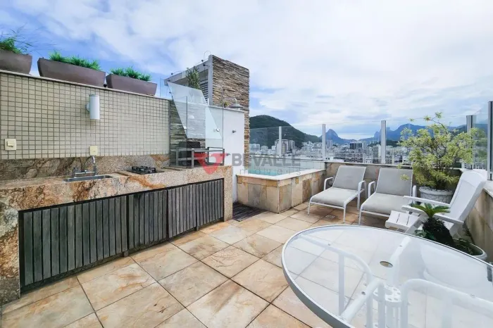 Cobertura à venda em Botafogo: 220m², 3 quartos, 2 vagas