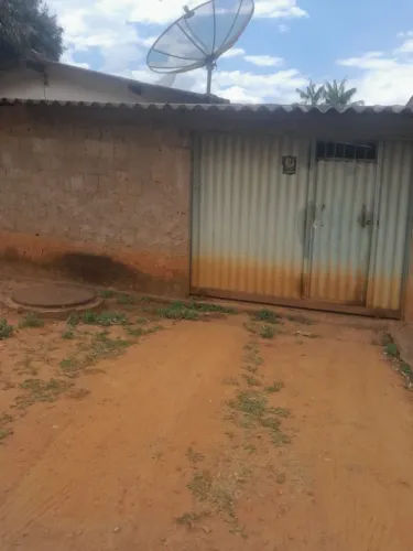 Vendo casa com 4 quartos, 2 banheiros,sala,cozinha!