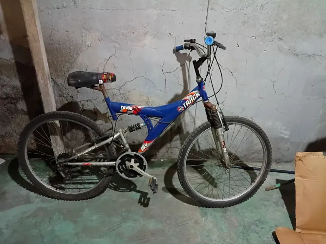 Vendo uma bicicleta seminova