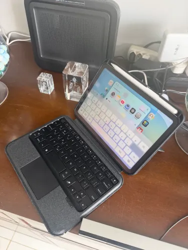 Ipad mini 7 com Apple Pencil Pro e capa teclado