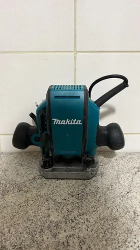 Tupia De Coluna MAKITA RP0900 900w Pinça 6 e 8mm