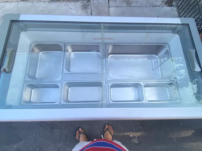 Vende-se freezer expositor semi novo