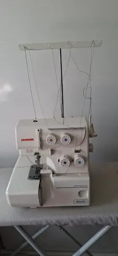 Máquina Overlock Janome 