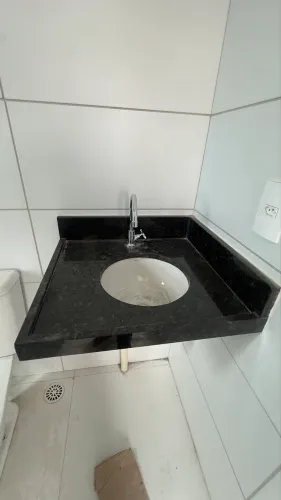 2 balcões de granito com Cuba docol