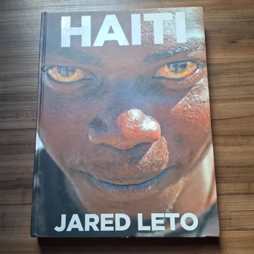 Livro Jared Leto HAITI e 30STM year book volume 3