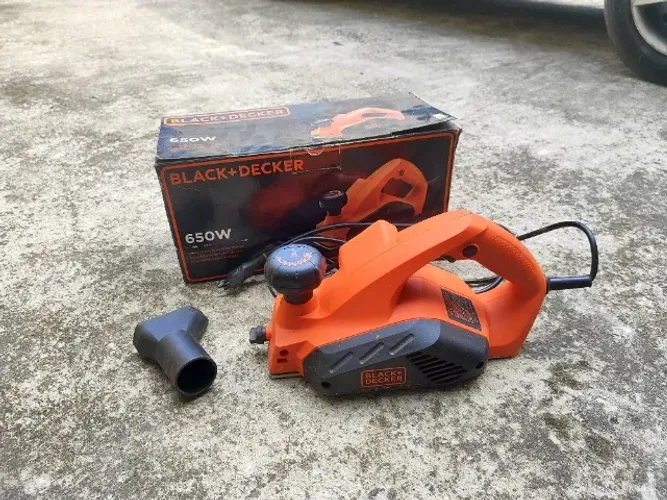 Plaina Elétrica Black+Decker 650W (Mod. 7698) - Na Caixa