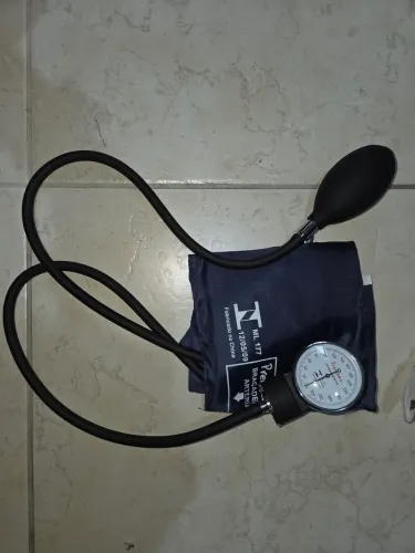 Aparelho de Pressão Aneroide Premium Com Braçadeira
