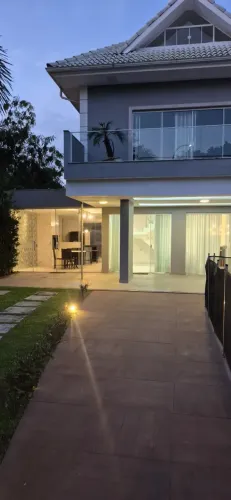 Magnifica casa triplex 280m2 sendo 3 suites, mobiliada cond Riviera del sol recreio