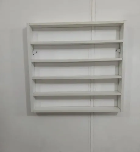 Vende-se um expositor de esmaltes de parede.