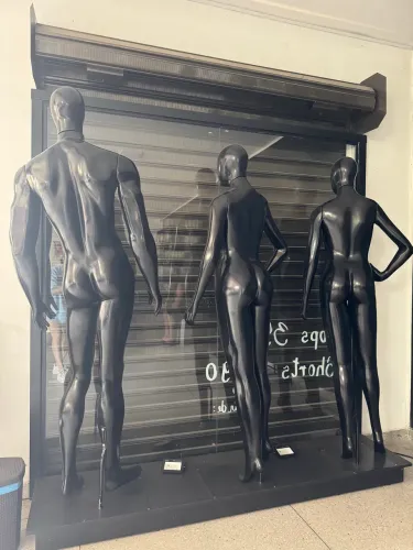 Manequins com tablado em MDF