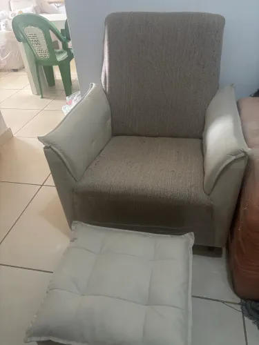 Poltrona Amamentação com Puff
