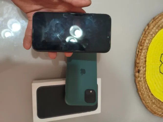iPhone 11 Seminovo 64Gb sem danos graves bateria 90% cor preta e sem quebrados