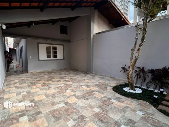 Casa com piscina a 200 m da praia - Bairro Tupi - Praia Grande