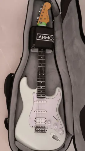 Guitarra Strato Fender Squier Classic vibe 60's