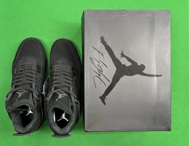 Sapato Jordan Rretro 4 Black cat linha premium,importado tamanho 40  