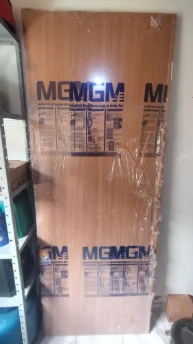 Folha de porta MGM nova embalada sem uso