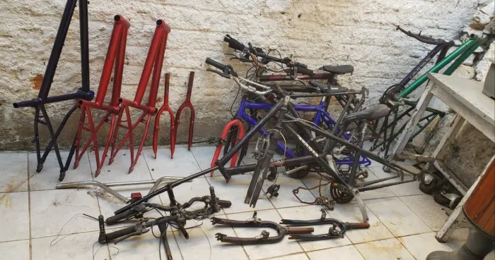 Bicicletas antigas lote para restauro ou pe as ler descrição 